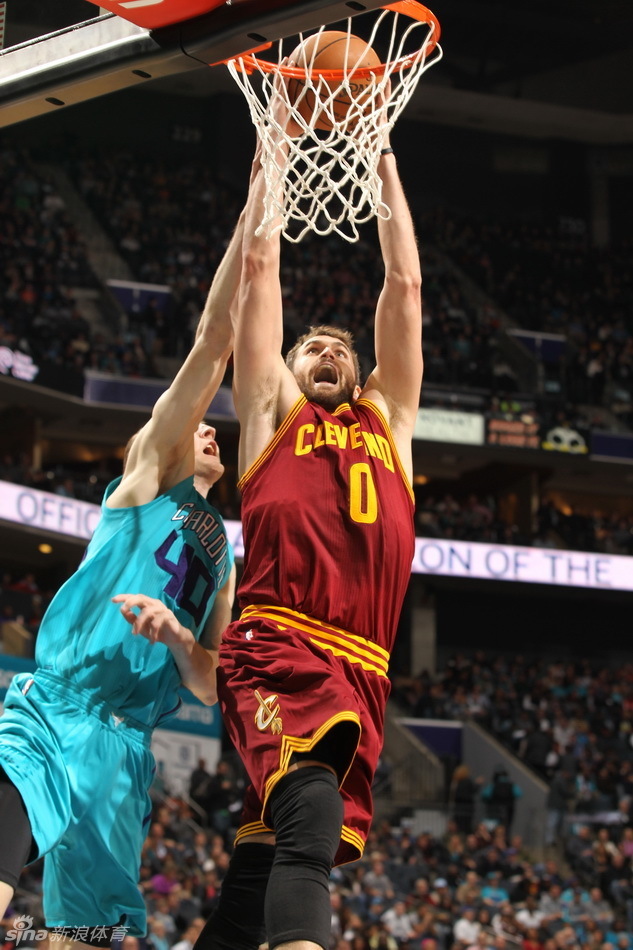 英雄联盟投注-里程碑夜！夏洛特黄蜂再遭质疑，西甲关键时刻刷纪录，更衣室稳定，更衣室氛围转暖的简单介绍